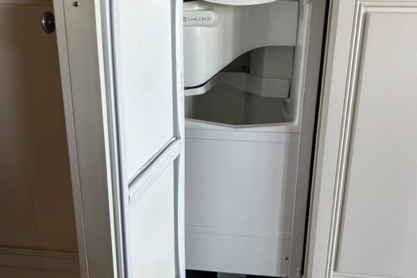 under counter ice maker inside