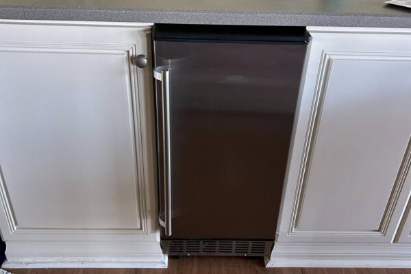 under counter ice maker outside